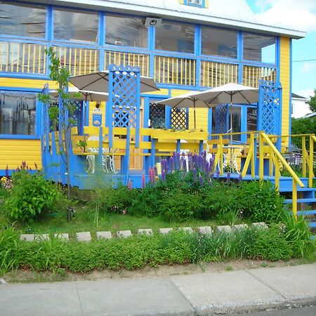 Gite Des Hauteurs Et Cafe De La Place Saint Zenon Exterior photo