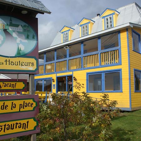 Gite Des Hauteurs Et Cafe De La Place Saint Zenon Exterior photo