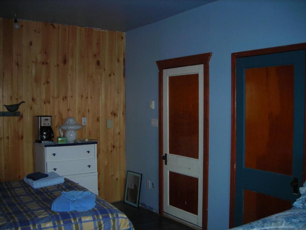 Gite Des Hauteurs Et Cafe De La Place Saint Zenon Room photo