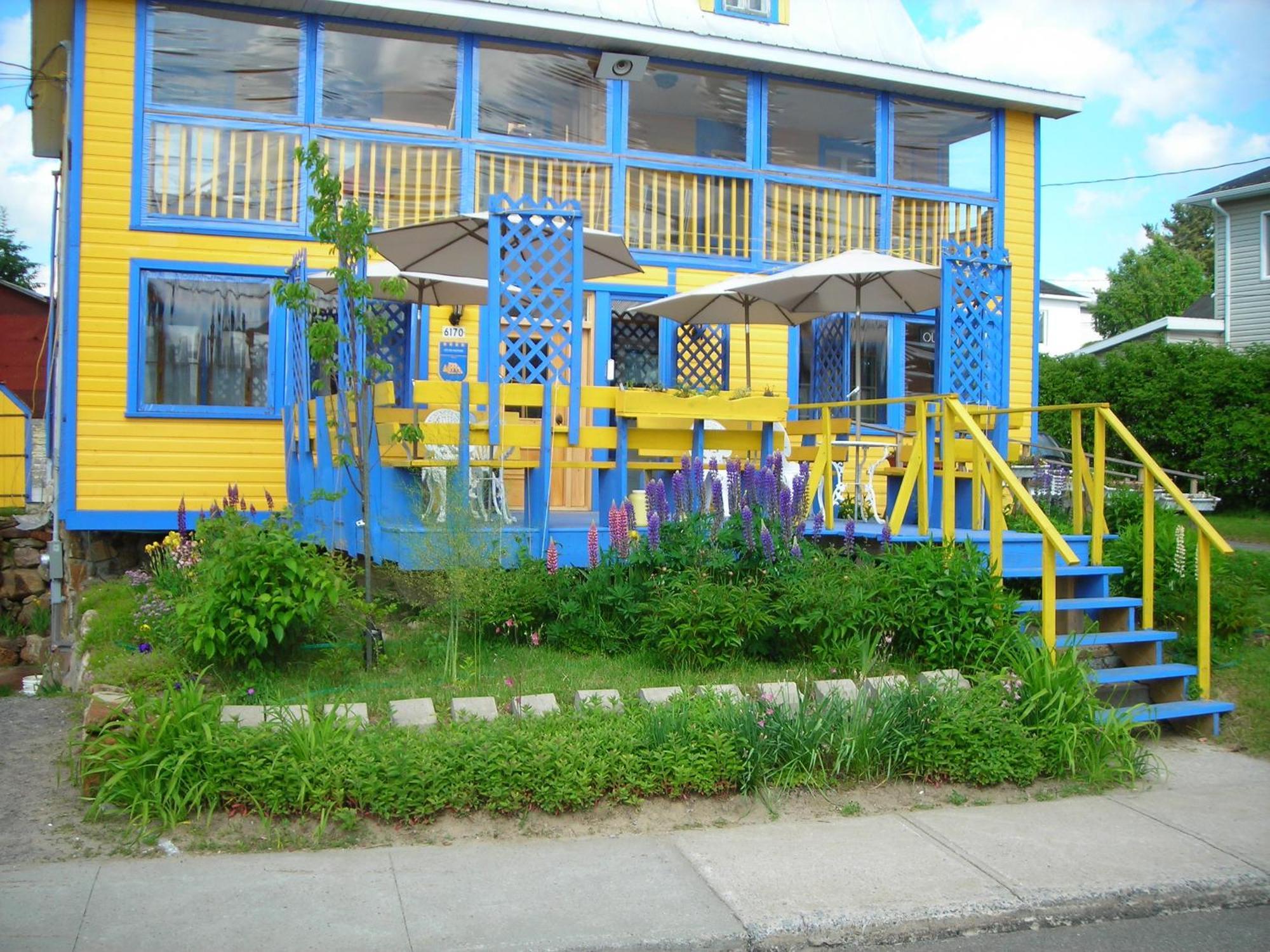 Gite Des Hauteurs Et Cafe De La Place Saint Zenon Exterior photo