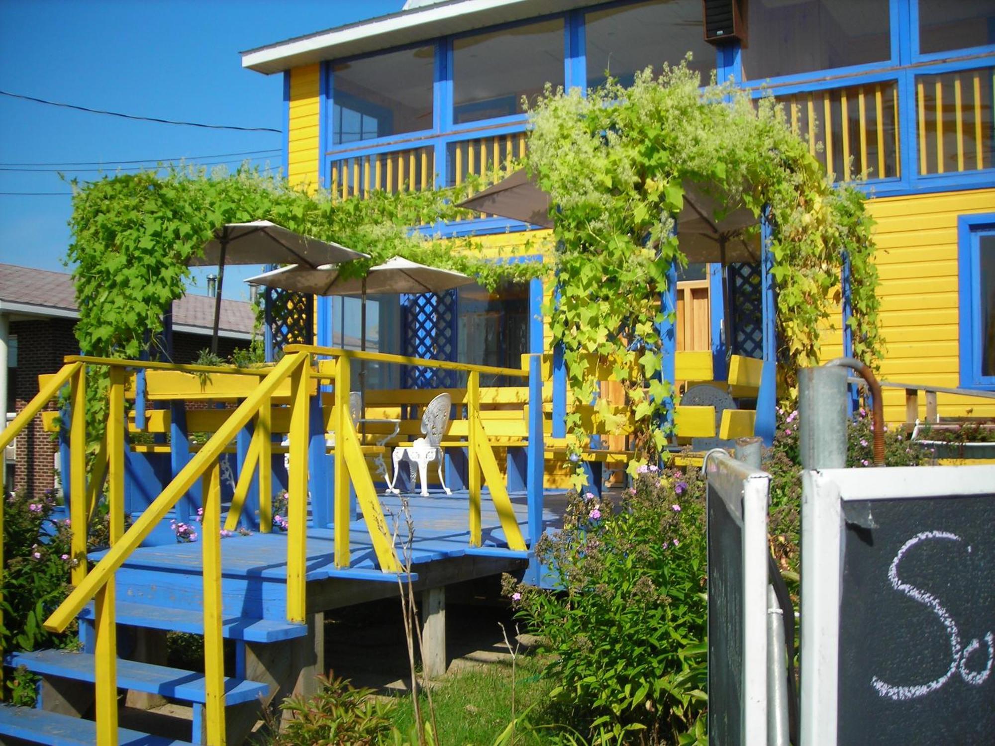 Gite Des Hauteurs Et Cafe De La Place Saint Zenon Exterior photo